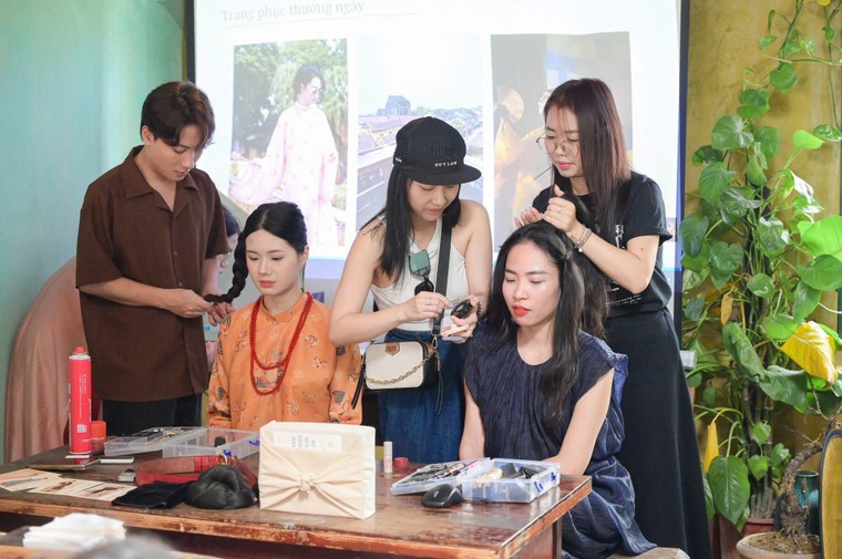 Vân Hoa Đài – Nối nhịp văn hóa qua "Áo xưa, dáng nay" ảnh 4