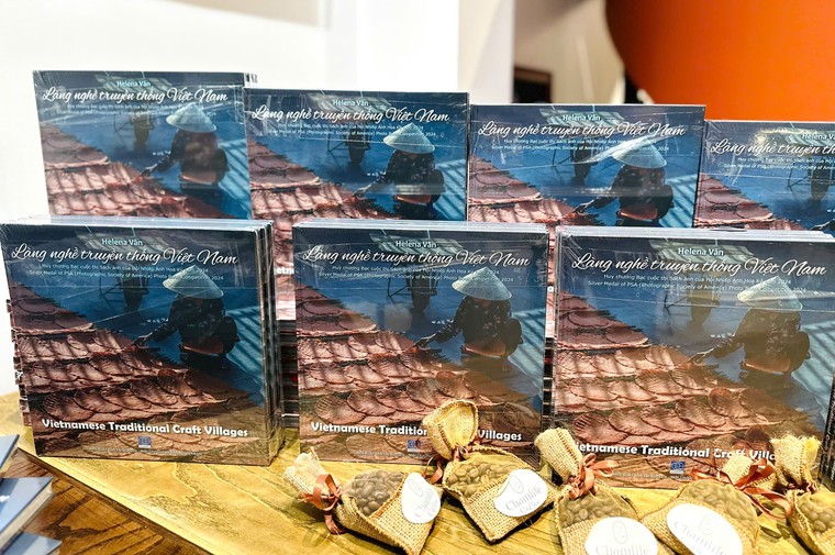 Hành trình kể chuyện di sản bằng ánh sáng của nữ nhiếp ảnh gia Helene Vân ảnh 2