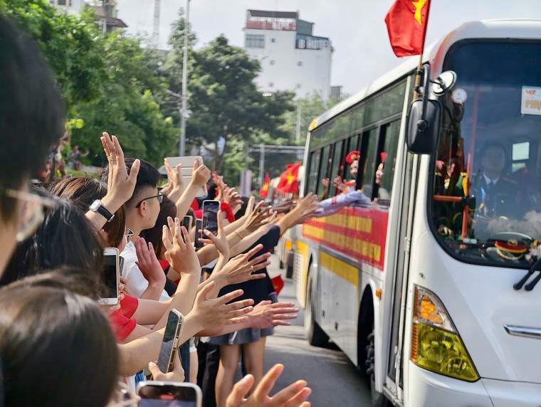 Nghĩa tình quân dân xúc động giữa ngày hội lớn của non sông ảnh 3