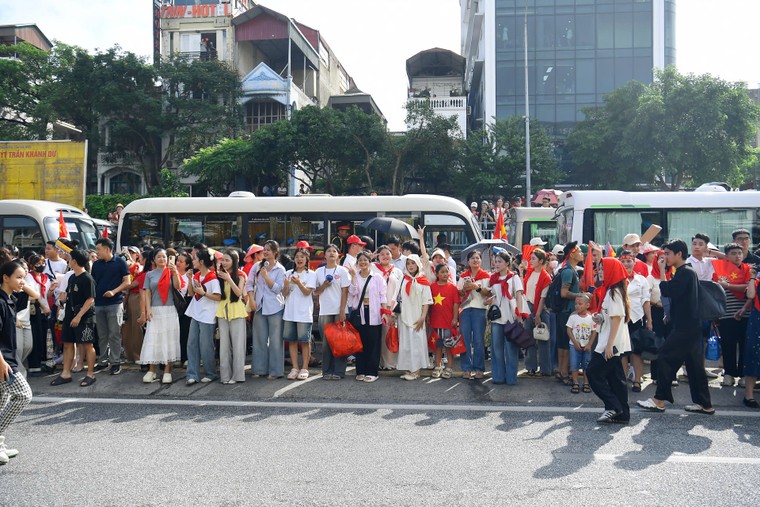 Nghĩa tình quân dân xúc động giữa ngày hội lớn của non sông ảnh 2