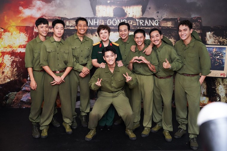 Mưa đỏ "mở đường lớn" cho dòng phim lịch sử, chiến tranh ảnh 1