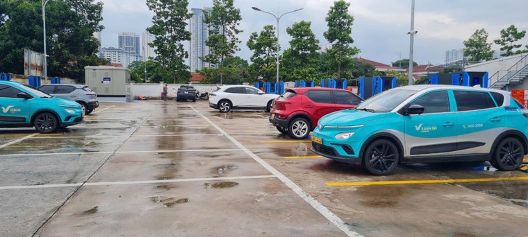 Trải nghiệm trạm sạc V-Green “khủng” có khả năng phục vụ 70 xe điện cùng lúc ảnh 4