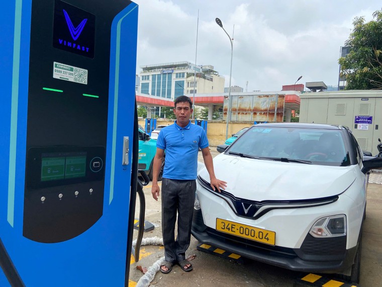 Trải nghiệm trạm sạc V-Green “khủng” có khả năng phục vụ 70 xe điện cùng lúc ảnh 6