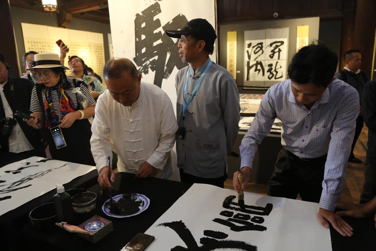 Thư pháp gia Nam Phong Bùi Hải Nam - Gìn giữ mạch ngầm văn hóa từ nét chữ xưa ảnh 3