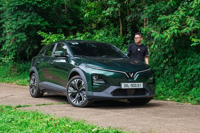 Lái thử VF 6 lần đầu, Gen Z làm ngành năng lượng xanh bỏ luôn ý định mua xe xăng ảnh 1