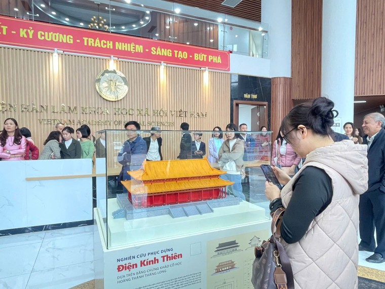 Trưng bày giới thiệu thành tựu, kết quả nghiên cứu theo chuyên đề về khoa học xã hội ảnh 1