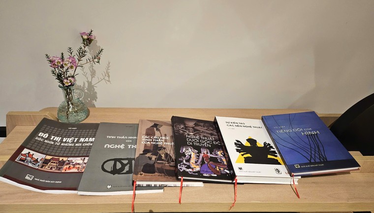 Triển lãm "Dẫn tượng" - Bước chuyển trong tư duy tạo hình của nghệ sĩ Vũ Hiệp ảnh 4