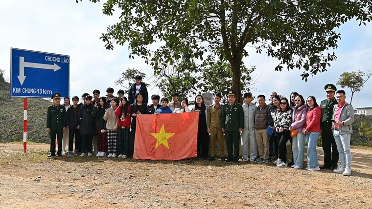 Chương trình thiện nguyện "Tiết học biên cương - Thắm tình biên giới" giàu ý nghĩa tại Chiềng On, Sơn La ảnh 4