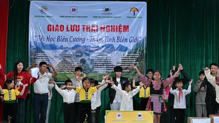Chương trình thiện nguyện "Tiết học biên cương - Thắm tình biên giới" giàu ý nghĩa tại Chiềng On, Sơn La ảnh 10