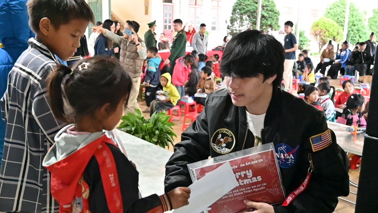 Chương trình thiện nguyện "Tiết học biên cương - Thắm tình biên giới" giàu ý nghĩa tại Chiềng On, Sơn La ảnh 11