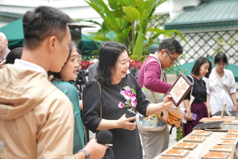 Đánh thức di sản Liễn làng Chuồn trong không gian trăm tuổi giữa lòng Thủ đô ảnh 3