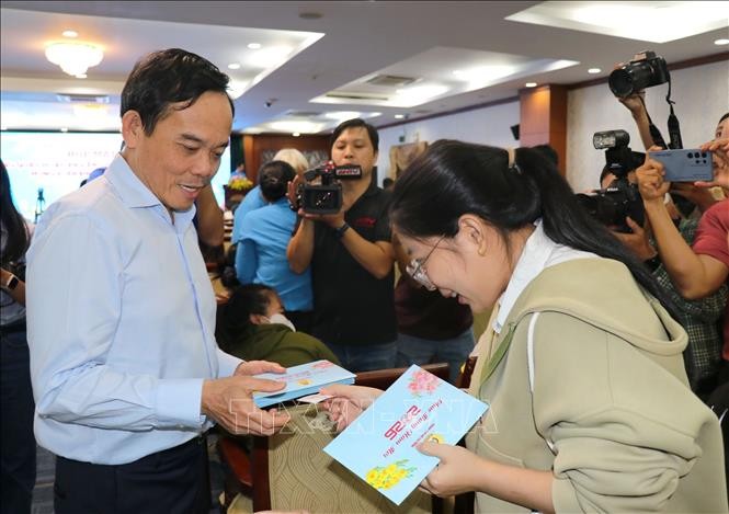 TP Hồ Chí Minh vươn mình trong mùa Xuân của kỷ nguyên mới ảnh 1