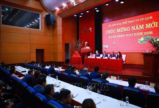 Thủ tướng yêu cầu nhanh chóng đưa các nghị quyết của Đảng về văn hóa vào cuộc sống ảnh 1