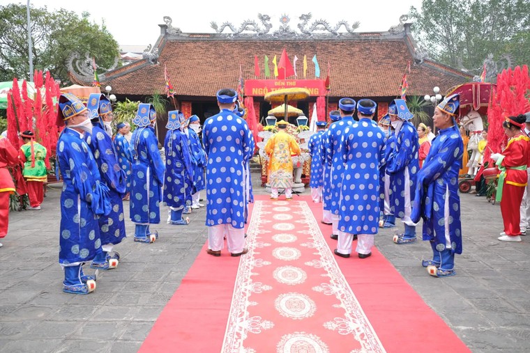 Đền Ngô Tướng Công rộn ràng lễ hội đầu xuân ảnh 1