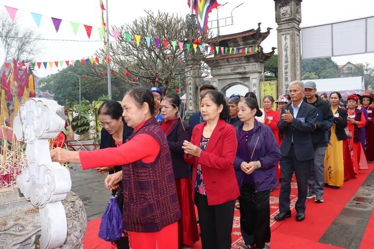 Đền Ngô Tướng Công rộn ràng lễ hội đầu xuân ảnh 3