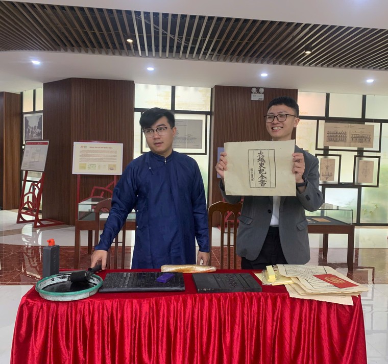 Công chúng Thủ đô hào hứng Thưởng lãm Châu phê – Lưu dấu Mộc bản ảnh 2