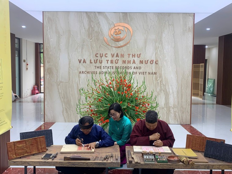 Công chúng Thủ đô hào hứng Thưởng lãm Châu phê – Lưu dấu Mộc bản ảnh 5