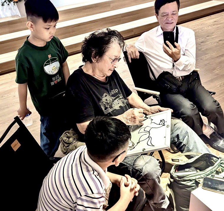 Khép lại Thánh Mã, họa sĩ Lê Trí Dũng bước tiếp với "Tam dương khai thái" ảnh 2