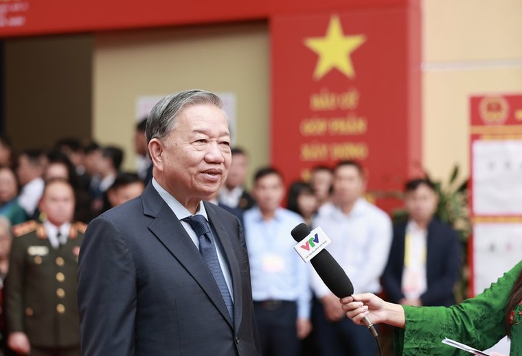 Tổng Bí thư Tô Lâm bỏ phiếu bầu cử đại biểu Quốc hội, HĐND các cấp tại phường Ba Đình, Hà Nội ảnh 6