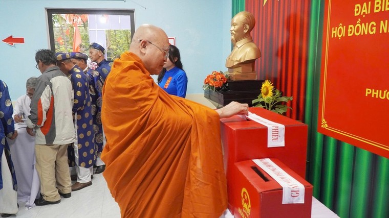 Cử tri cả nước nô nức tham gia "Ngày hội non sông" ảnh 10