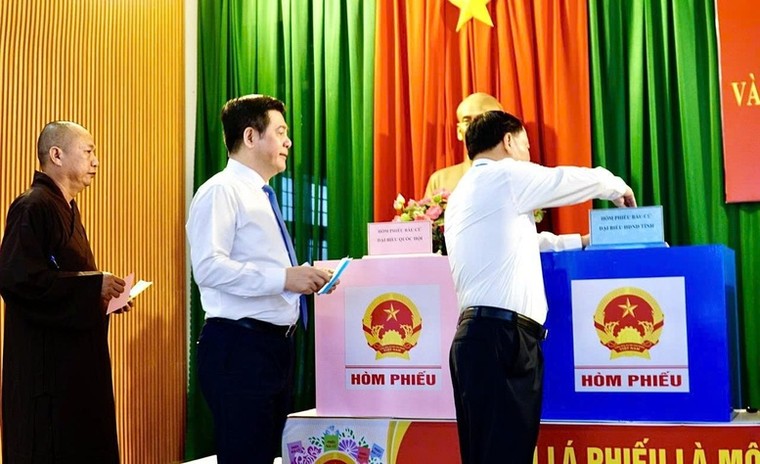 Cử tri cả nước nô nức tham gia "Ngày hội non sông" ảnh 12