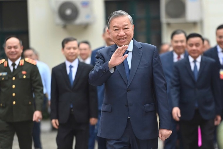 Tổng Bí thư Tô Lâm bỏ phiếu bầu cử đại biểu Quốc hội, HĐND các cấp tại phường Ba Đình, Hà Nội ảnh 1