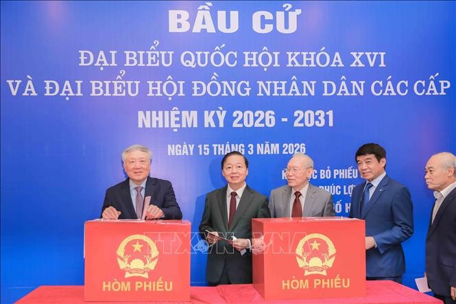 Lãnh đạo Đảng, Nhà nước, MTTQ Việt Nam bỏ phiếu tại các điểm bầu cử ở Hà Nội ảnh 4