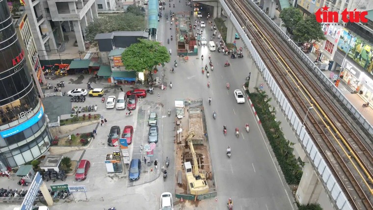 "Lô cốt" án ngữ trên nhiều tuyến đường Thủ đô ảnh 5