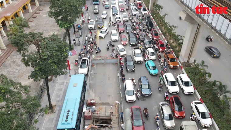 "Lô cốt" án ngữ trên nhiều tuyến đường Thủ đô ảnh 4