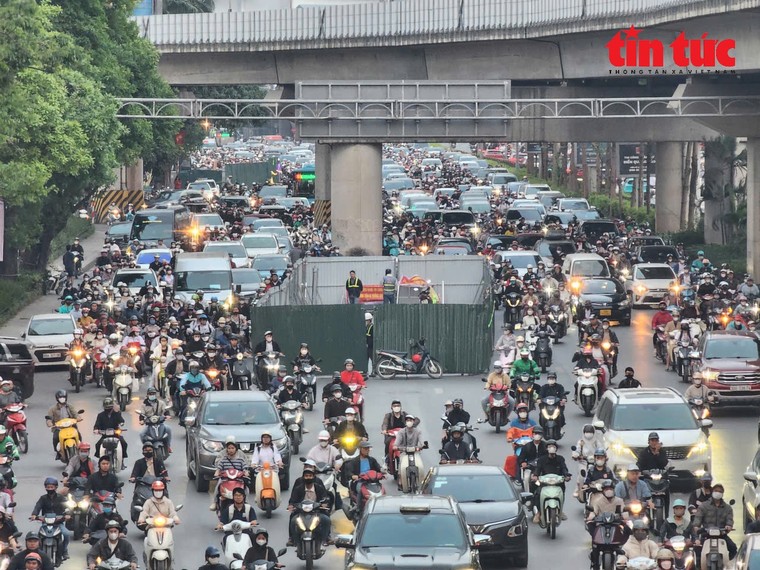 "Lô cốt" án ngữ trên nhiều tuyến đường Thủ đô ảnh 6