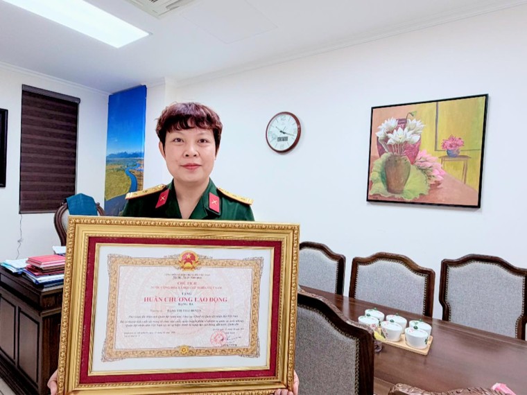 Đạo diễn Đặng Thái Huyền nhận Huân chương Lao động hạng ba ảnh 1