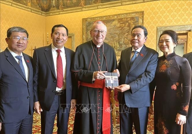 Chủ tịch Quốc hội Trần Thanh Mẫn gặp Thủ tướng Tòa thánh Vatican ảnh 1