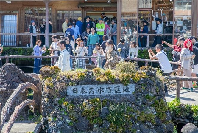 Vẻ đẹp cổ tích của ngôi làng cổ dưới chân núi Phú Sĩ ảnh 9