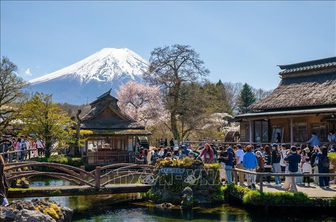 Vẻ đẹp cổ tích của ngôi làng cổ dưới chân núi Phú Sĩ ảnh 3