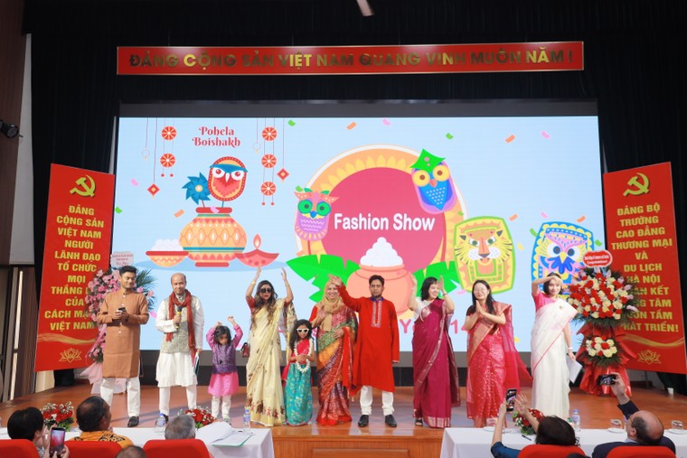 Không gian văn hóa Bangladesh rực rỡ tại Trường Cao đẳng Thương mại và Du lịch Hà Nội ảnh 5