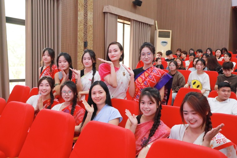 Không gian văn hóa Bangladesh rực rỡ tại Trường Cao đẳng Thương mại và Du lịch Hà Nội ảnh 3