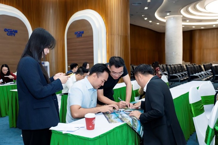 Ra hàng tới đâu có chủ tới đấy, Vinhomes Global Gate Hạ Long tạo “cơn địa chấn” trên thị trường bất động sản ảnh 2