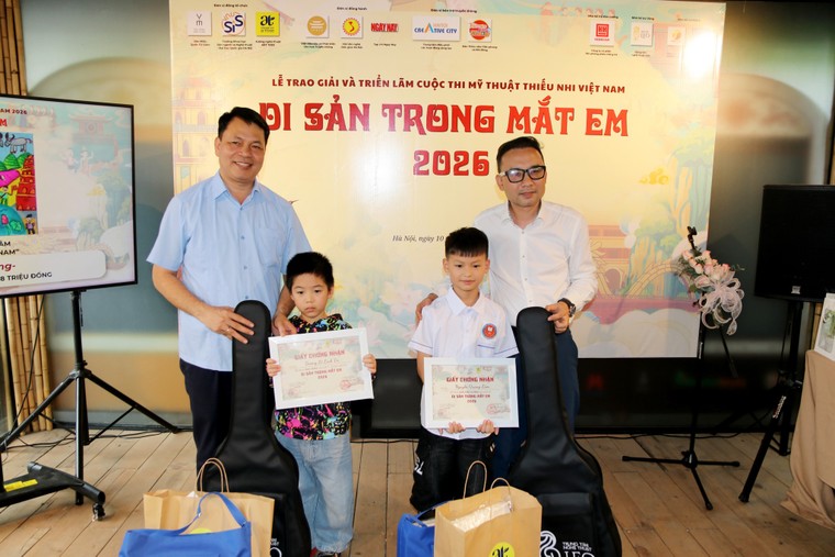 Top 40 tranh thiếu nhi xuất sắc nhất về di sản được trưng bày tại Văn Miếu ảnh 2