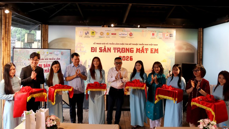 Top 40 tranh thiếu nhi xuất sắc nhất về di sản được trưng bày tại Văn Miếu ảnh 10
