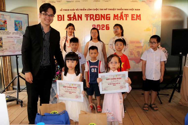 Top 40 tranh thiếu nhi xuất sắc nhất về di sản được trưng bày tại Văn Miếu ảnh 4
