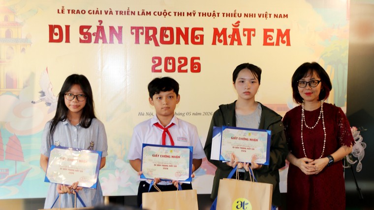 Top 40 tranh thiếu nhi xuất sắc nhất về di sản được trưng bày tại Văn Miếu ảnh 8