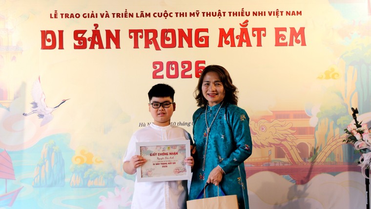 Top 40 tranh thiếu nhi xuất sắc nhất về di sản được trưng bày tại Văn Miếu ảnh 3