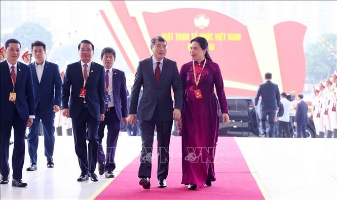 Các đồng chí lãnh đạo Đảng và Nhà nước tham dự Lễ khai mạc trọng thể Đại hội đại biểu toàn quốc MTTQ Việt Nam lần thứ XI ảnh 3