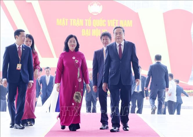 Các đồng chí lãnh đạo Đảng và Nhà nước tham dự Lễ khai mạc trọng thể Đại hội đại biểu toàn quốc MTTQ Việt Nam lần thứ XI ảnh 1