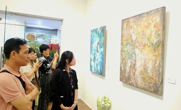 Khởi nguyên của Ngũ thể – Cuộc phóng chiếu nội tâm của năm họa sĩ trẻ ảnh 6