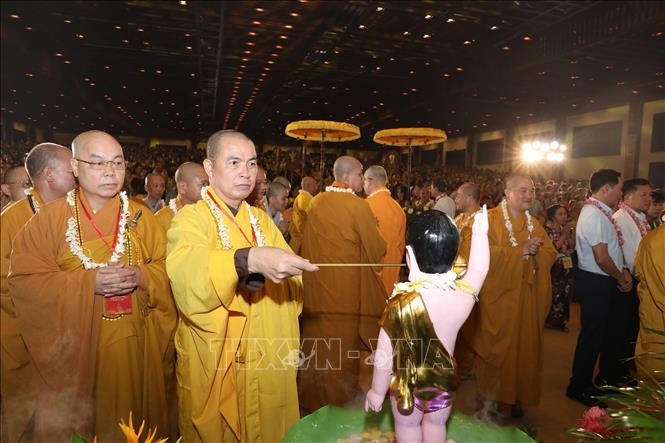 Lan tỏa hình ảnh Phật giáo Việt Nam đồng hành cùng dân tộc trong Đại lễ Phật Đản ảnh 1