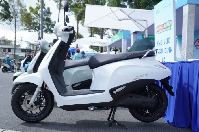 Chị em nội trợ, Gen Z cùng mê VinFast Evo Lite: Dễ đi, dễ nuôi, đổi pin tiện ảnh 2