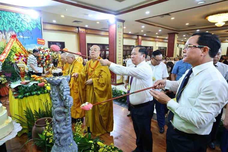 Trung ương Giáo hội Phật giáo Việt Nam trang trọng kính mừng Đại lễ Phật đản ảnh 2