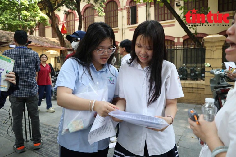 Kết thúc môn thi toán, đề thi được đánh giá bám sát chương trình ảnh 5