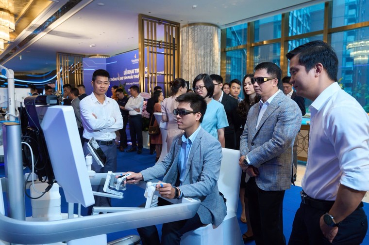 Khai trương hệ thống Trung tâm Phẫu thuật Robot Công nghệ cao đa kết nối đầu tiên tại Việt Nam ảnh 5